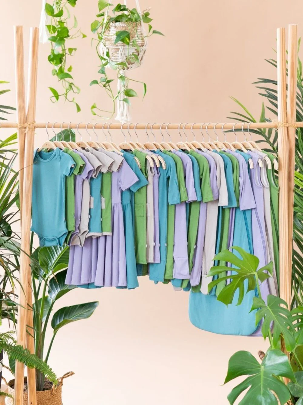 Kyte Baby Women’s Relaxed Fit V-Neck in Palm Size XXL (20-22)Palm / XXL (20-22)